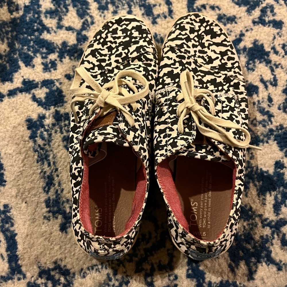 Women’s Toms shoes.
